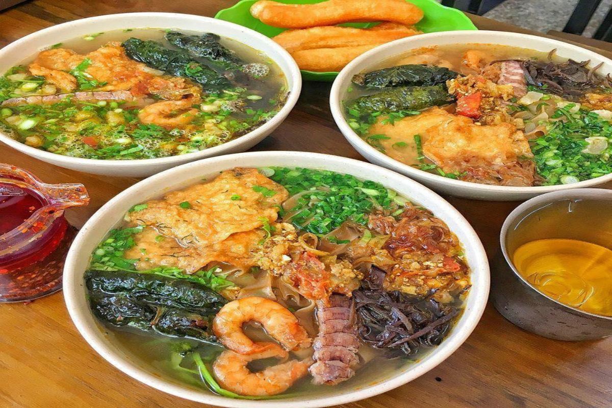 Banh da cua - soupe de nouilles au crabe (Source: Bepxua)