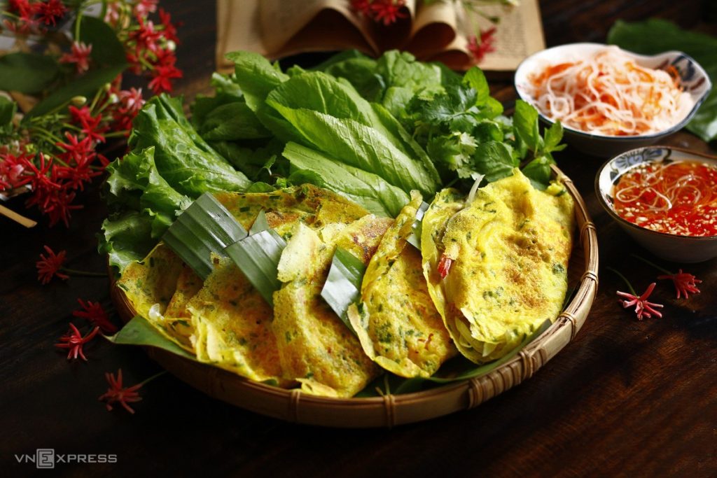 Bánh xèo - uno de los platos vietnamitas populares (Fuente: vnexpress)