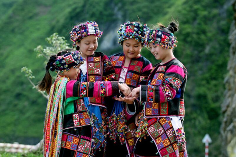 Trajes coloridos de la etnia minoritaria Lo Lo (Le Journal Nguoi Lao Dong) ​