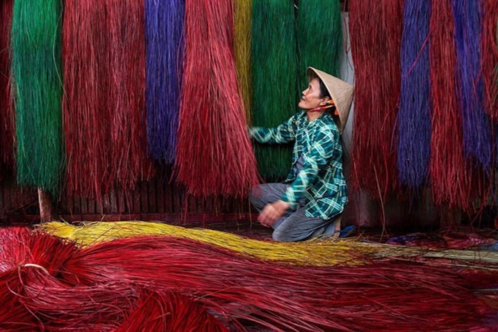 Rattanwebstuhl Kim Sơn (Ninh Binh) - traditionelles Kunsthandwerk aus Vietnam 