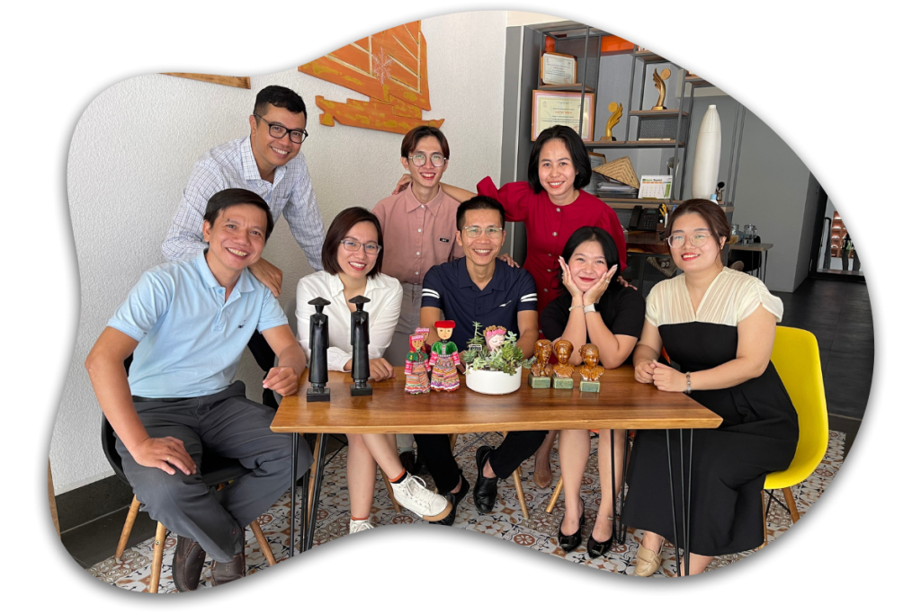 Equipo de asesores de viajes de Aucoeurvietnam.