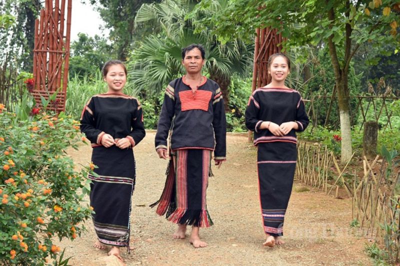 Los grupos étnicos minoritarios de Vietnam - E de (Le Journal de Cong Thuong)