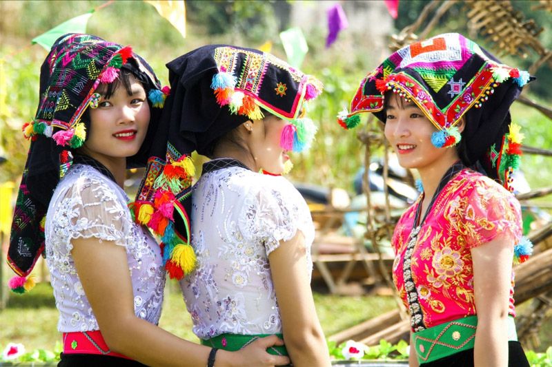 Chicas tailandesas con trajes tradicionales (Fuente Le journal de Dan Toc) ​
