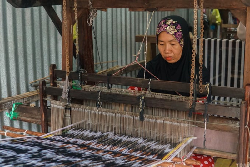 L'habileté artisanale traditionnelle de tissage de brocart des Cham à Chau Doc (Source: Travelive)
