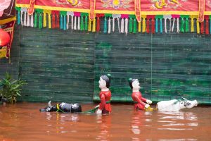 spectacle des marionnettes sur l'eau