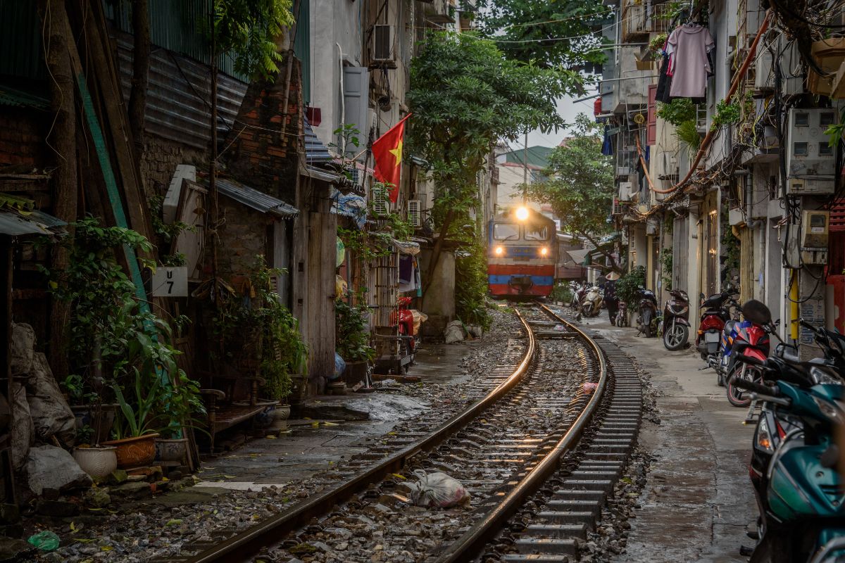 Experimenta el Encanto del Viaje a Vietnam Nocturno en Tren