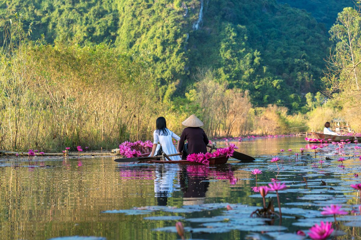 Sur la rivière Yen pour aller à la pagode des Parfums (Canva)