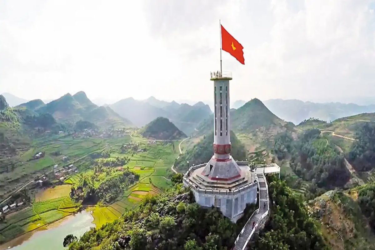 Tour de drapeau de Lung Cu, Ha Giang