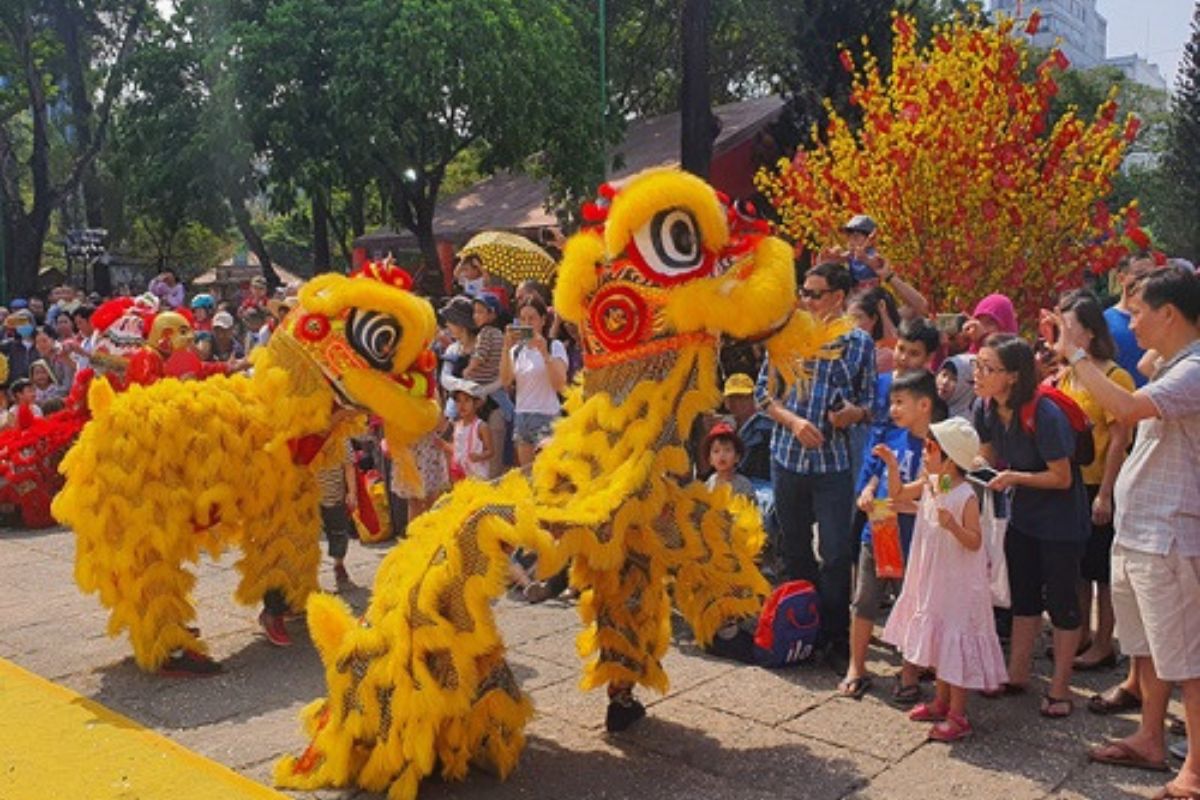 danse de lion fête du Têt Vietnam