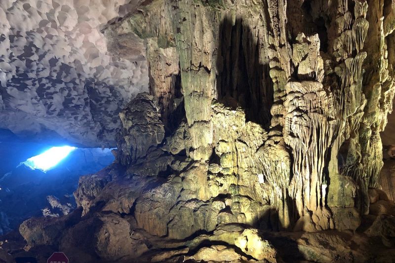 Grotte de Sung Sot de la baie d'Ha Long