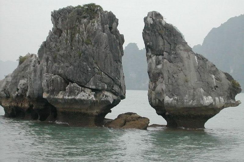 Isla del Gallo y la Gallina en la Bahía de Ha Long