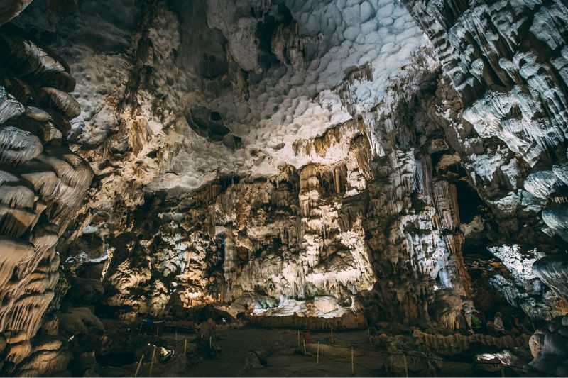 La grotte Thien Cung - la grotte la plus spectaculaire de la baie d'Ha Long.
