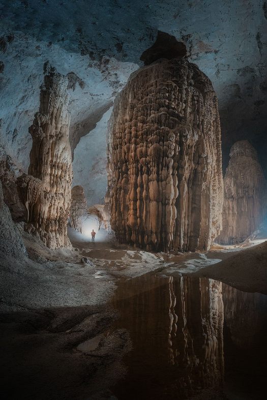 Le gigantesque stalagmite à l'intérieur de la grotte Son Doong 