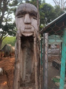 Les statues de tombes des Haut Plateaux du Centre (Photo: Hieu Tuyen)