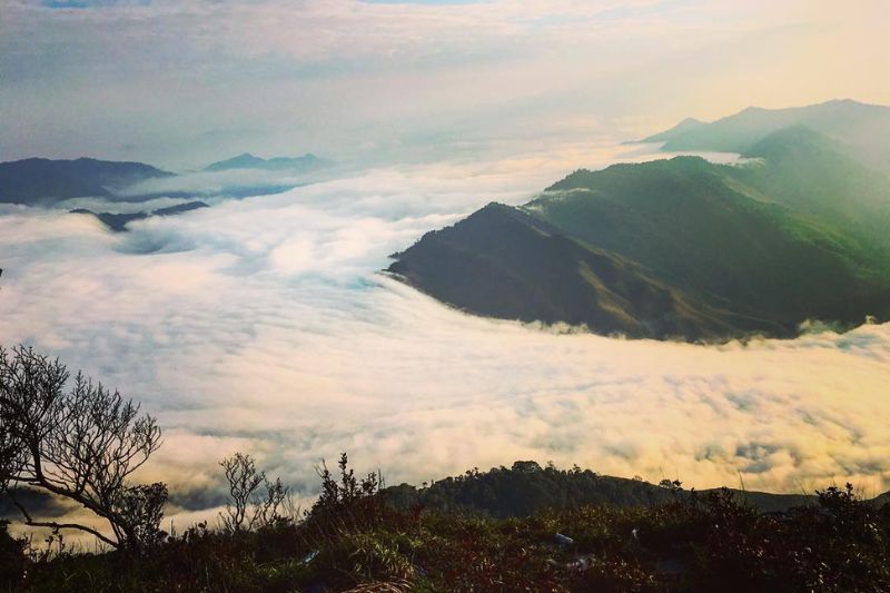 Persiguiendo las nubes en la cima de Pha Luong (fuente: @hana.lee9)