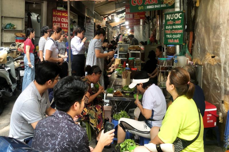 Descubrimiento de la vida cotidiana de los hanoianos en el mercado de Dong Xuan