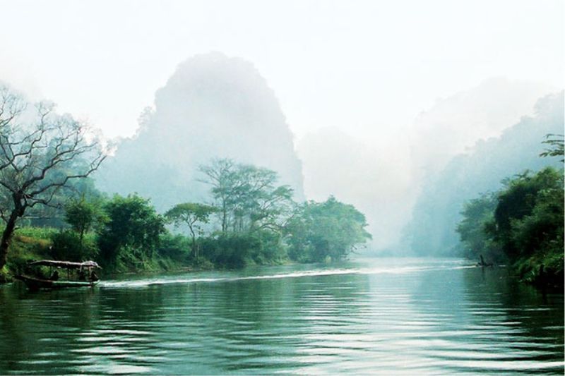 El lago Ba Be está nublado temprano en la mañana en primavera (fuente: nemtv.vn). lagos en Vietnam