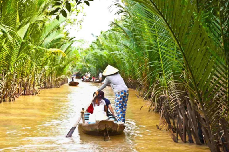 Vivez l'activité incontournable au Vietnam avec une croisière dans le Delta du Mékong. Naviguez à travers les canaux pittoresques, découvrez des villages traditionnels et plongez dans la richesse culturelle de cette région emblématique.