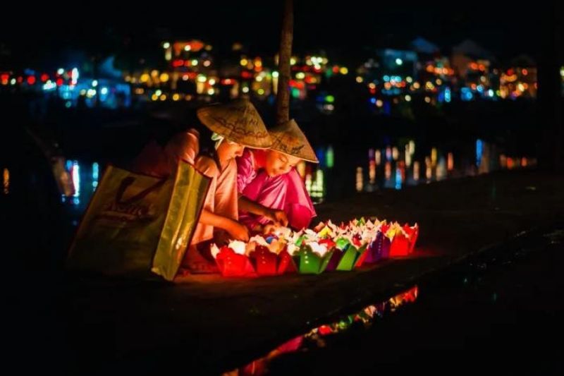 Le Lacher Des Lanternes à Hoi An