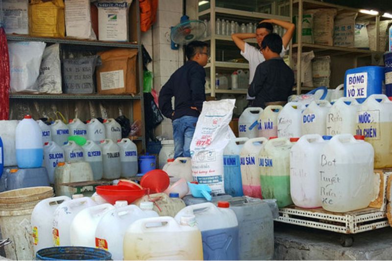 Mercado químico en la ciudad de Saigón Ho Chi Minh. Fuente de la foto: nhanh.vn