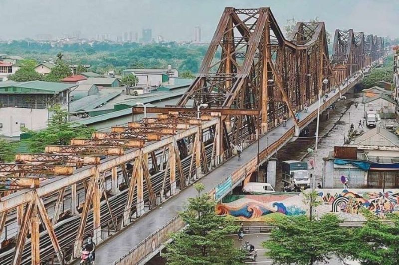 pont de long bien à hanoi.