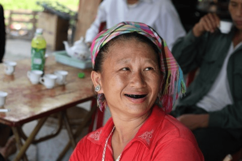 Laquage des dents vietnamiens