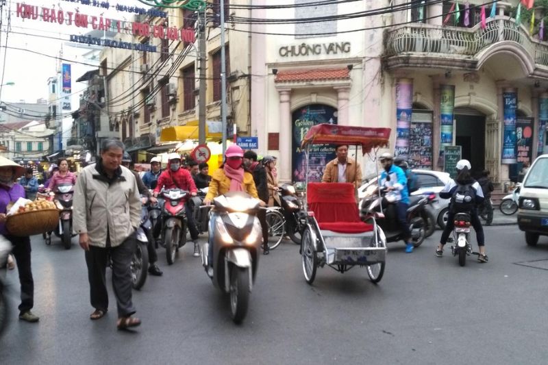 Cruzando la calle en Vietnam