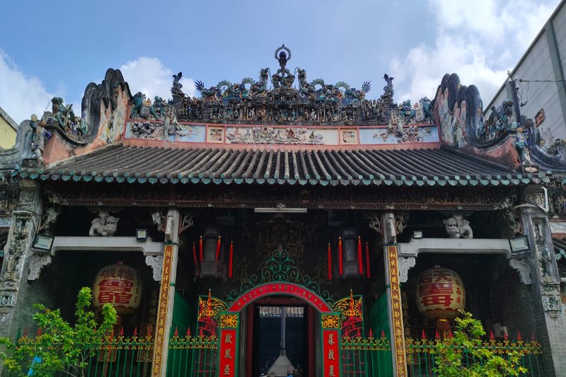 le temple de la dame céleste joue un rôle important dans la vie religieuse des hoa vivant à saigon-cho lon