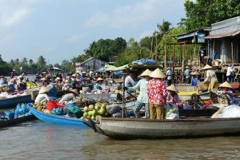 Marché flottant au Vietnam Phong Dien (Can Tho) 