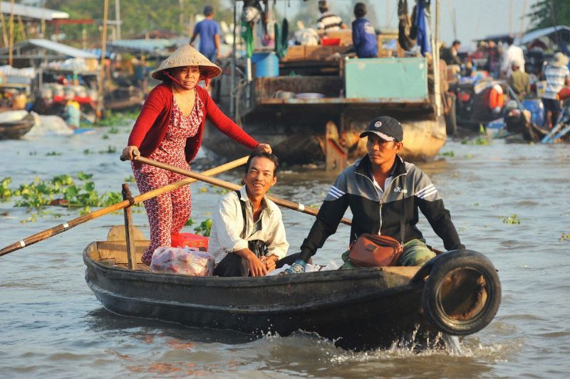 Fuente: Le Courier du Vietnam, es una mercados flotantes en Vietnam