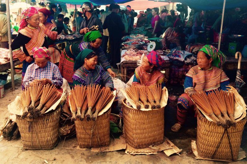 Mercado semanal de Bac Ha, todos los domingos, etnias Mong Fleuris... (Fuente: guía francófono Boom Huy)