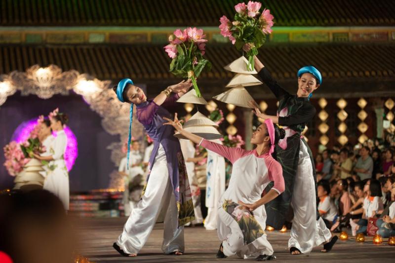 Participer au festival de l'ao dai en voyage à Hue