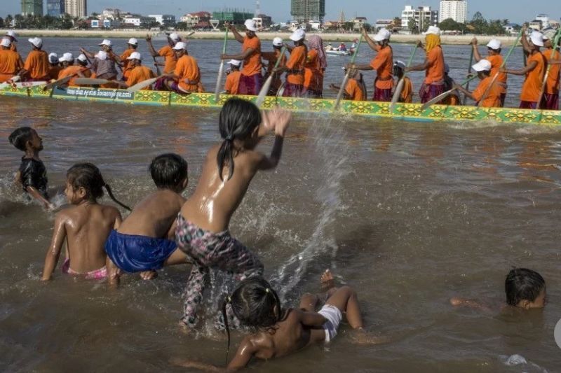 Celebración de Bon om touk en Camboya en el lago Tonle Sap