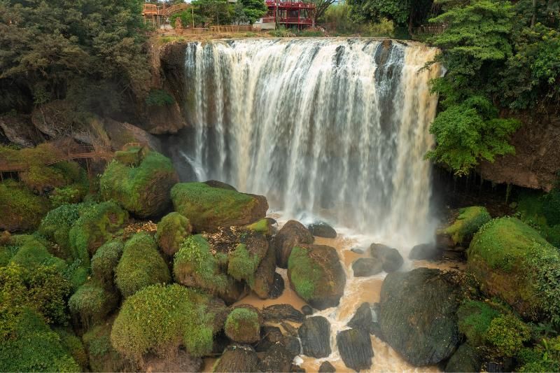 Les Cascades du Vietnam du sud du Vietnam: Elephant Waterfall 