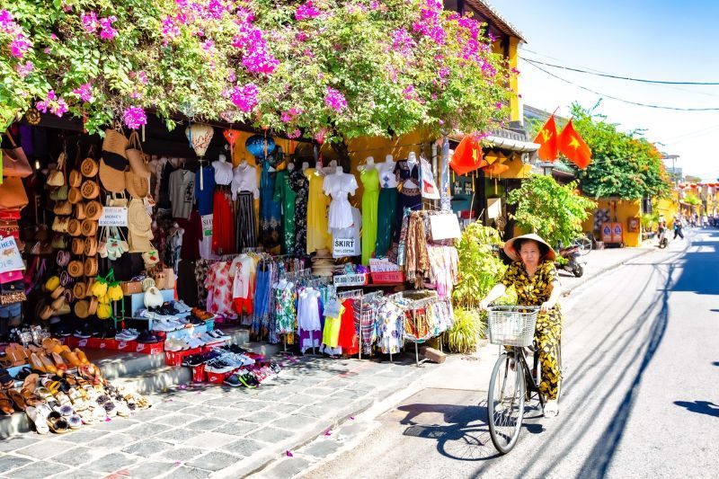 Compre en el casco antiguo de Hoi An (fuente: goteamjosh.com)(¿Qué hacer en Hoi An?)