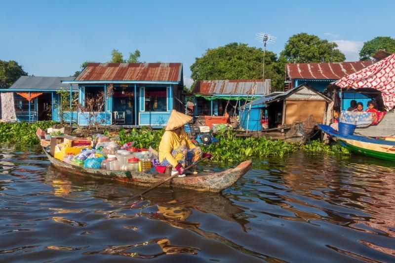 La vida cotidiana se anima con la pesca y el comercio en sus botes de remos (Fuente: IVoyage)