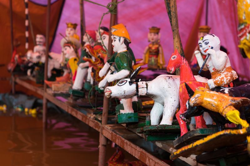 spectacle des marionnettes sur l'eau au vietnam