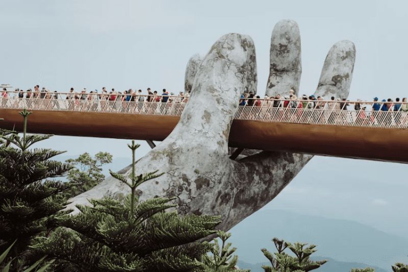 pont d'or da nang visiteurs foule