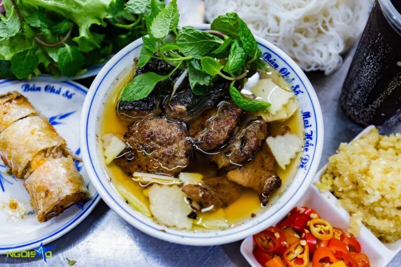 Bun Cha Hang Than es uno de los platos vietnamitas más conocidos en Hanoi (Fuente: Ngoi Sao y Saigon The Thao)