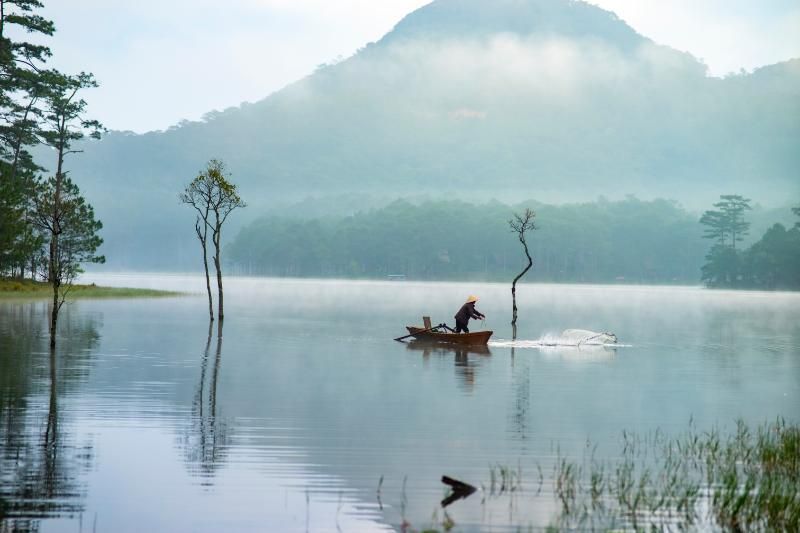 Aguas tranquilas de Da Lat (fuente: canva.com)