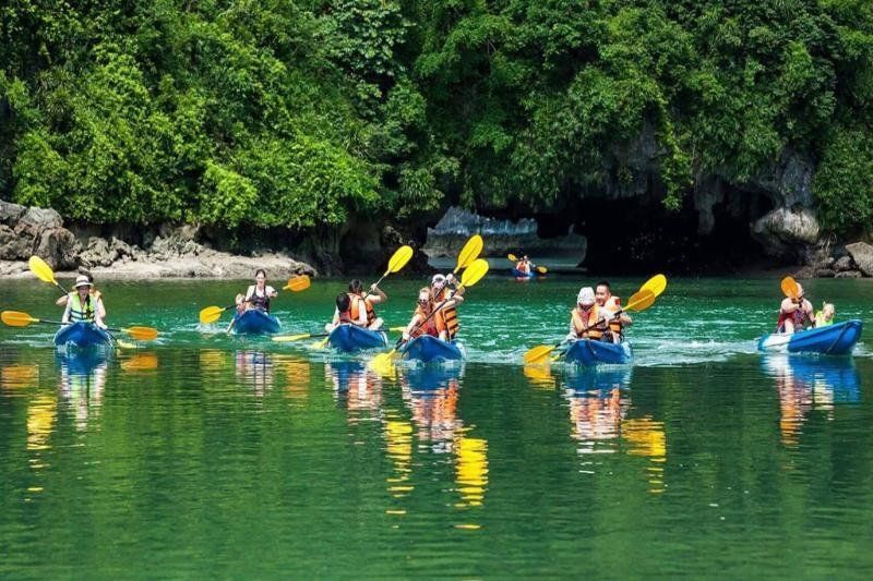 Kayak en el parque nacional cuc phuong (Fuente: Du lich cuc phuong)