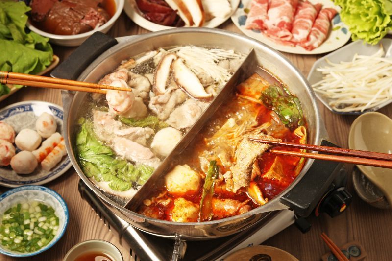 2 fondues vietnamitas en una cacerola( fondue Vietnam)
