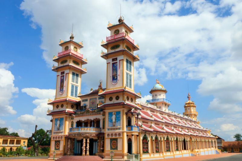 El templo caodaísta - religión de Vietnam.