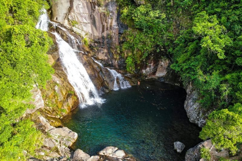 Cascada de la Cascada del Amor de Vietnam del Norte (fuente: canva.com) (Cascadas en Vietnam)