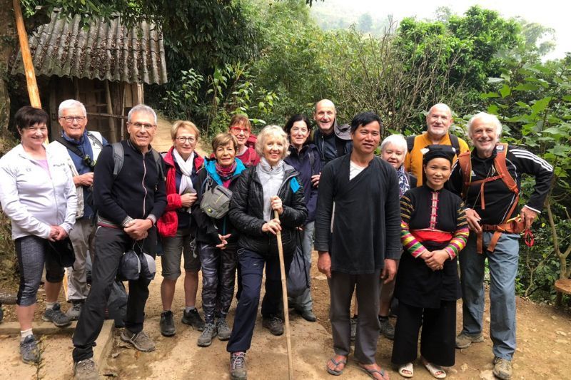 Encuentro con los Lolos grupo existe negros en Bao Lac, Cao Bang.