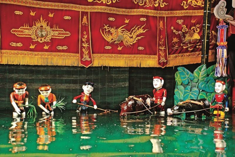 spectacle des marionnettes sur l'eau au vietnam