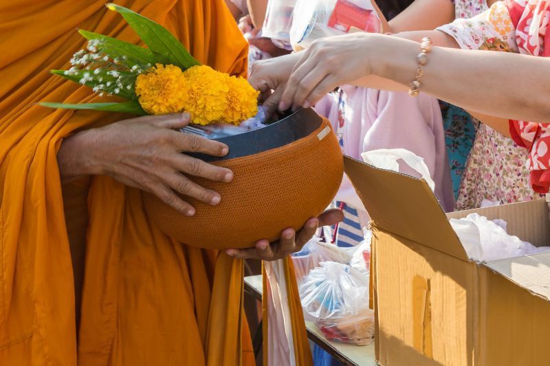 Ofrendas a los budistas Theravada (budismo en Vietnam)