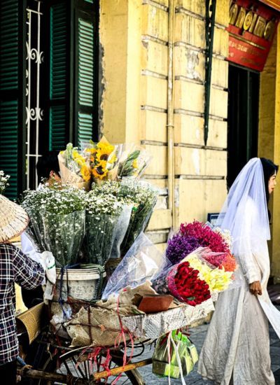 bouquets de fleurs colorés – accessoires uniques pour les photos rétrospectives à hanoï (photo prise par nhât duy)