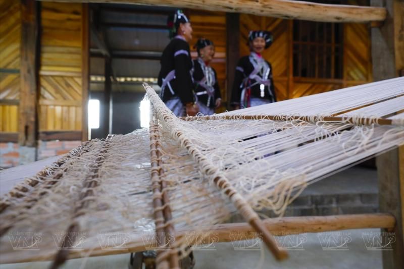 faire un petit tour pour découvrir des tissages du brocart (1)