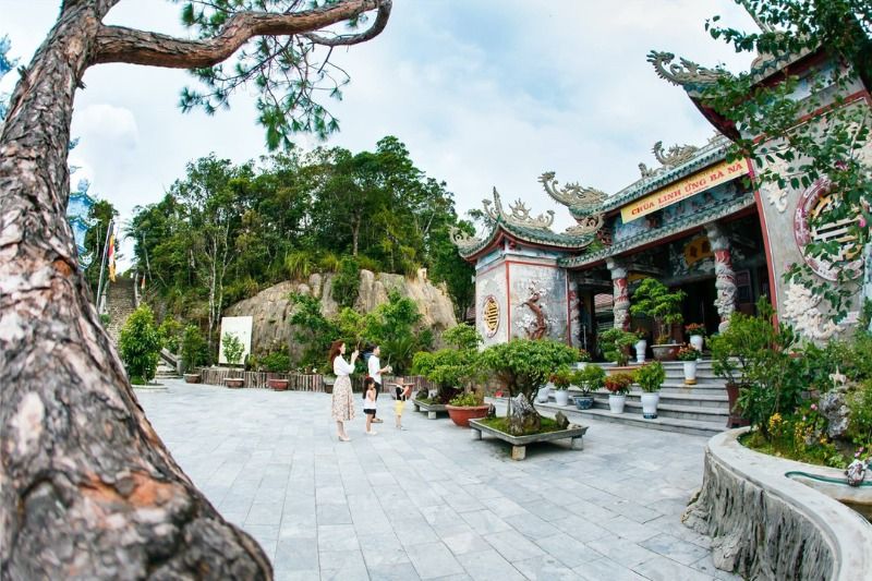 Los terrenos del templo Linh Ứng en las colinas de Bà Nà. fuente: dulich.laodong